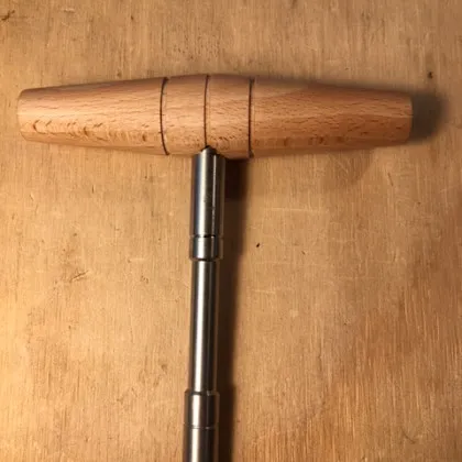 [stemsleutelkl] Stemsleutel klavecimbel - in beuk - zilveren stang  art. stemsleutel kl Voor 5mm stempin met vierkante kop (ster stemsleutel)